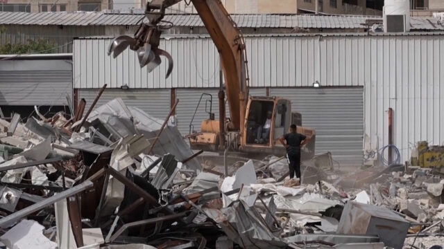 Izrael buldozérmi palestínske obchody, aby uvoľnil miesto pre cestu spojenú s osadami | Okupovaný Západný breh
