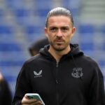 Jack Grealish sa pozerá pred zápasom Evertonu