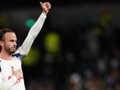 James Maddison priznáva, že jeden moment návratu Tottenhamu s ním bude žiť navždy James Maddison ďakuje priaznivcom Tottenhamu Hotspur po návrate po zranení počas zápasu Premier League proti Leeds United.