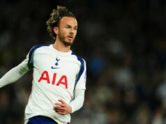 James Maddison riskuje akciu FA po tom, čo zaútočil na „skamenelých“ funkcionárov v rade VAR James Maddison sa pozerá