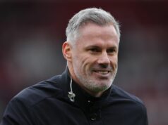 Jamie Carragher získava novú prácu vo futbalovom klube, ako vysvetľuje tento krok odborník Sky Sports MANCHESTER, ANGLICKO - 3. MÁJ: Vedec Sky Sports Jamie Carragher počas zápasu Premier League medzi Manchestrom United a Liverpoolom na Old Trafford 3. mája 2026 v Manchestri v Anglicku. (Foto: James Gill – Danehouse/Getty Images)