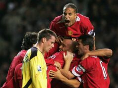 Jamie Carragher znovu rozprúdil trpký spor s Rio Ferdinandom, keď sa stretli ikony Man Utd a Liverpoolu MANCHESTER, ANGLICKO - 14. marca: Vedci Rio Ferdinand a Jamie Carragher zdieľajú vtip počas zápasu 16. kola Ligy majstrov UEFA medzi Manchestrom City a RB Lipsko na Etihad Stadium 14. marca 2023 v Manchestri v Anglicku. (Foto: James Gill – Danehouse/Getty Images)
