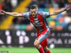 Jamie Vardy hľadí na rozprávkový návrat do Premier League s bývalým útočníkom Leicesteru, ktorý končí svoje čaro v Serii A už po jednej sezóne. Jamie Vardy strelil sedem gólov v 28 zápasoch za Cremonese v Serie A