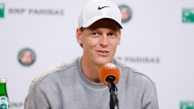 Jannik Sinner posiela varovanie súperom pred ponukou French Open
