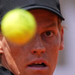 Jannik Sinner prekonal rekord Masters a dostal sa do semifinále Italian Open