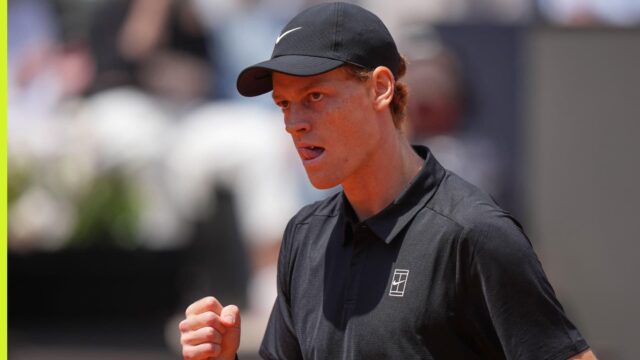 Jannik Sinner prekonal rekord Novaka Djokoviča po vystrašení zo zranení

