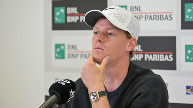 Jannik Sinner vydáva ostré varovanie uprostred kontroverzie bojkotu French Open
