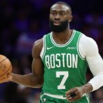 Jaylen Brown tvrdí, že rozhodcovia NBA mali proti nemu „agendu“ pri prehre v play-off