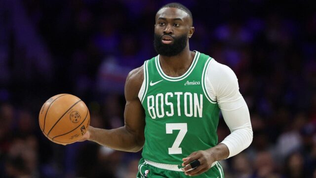 Jaylen Brown tvrdí, že rozhodcovia NBA mali proti nemu „agendu“ pri prehre v play-off
