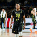 Strážca TNT Tropang 5G Jayson Castro počas zápasu o pohár komisárov PBA v roku 2026.