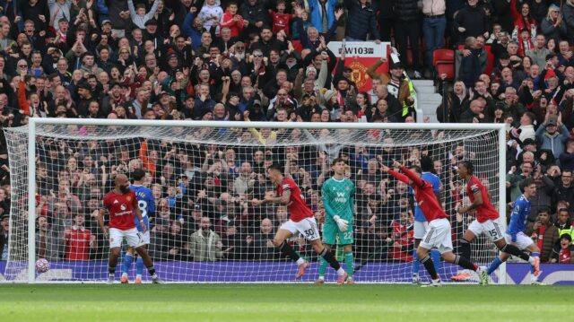 Hráči Manchestru United oslavujú druhý gól počas zápasu Premier League medzi Manchestrom United a Sunderlandom na Old Trafford 4. októbra 2025 v Manchestri v Spojenom kráľovstve.