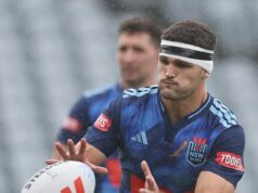 Jedna hra State of Origin NAŽIVO: Premiér NSW Chris Minns vymazal príspevok zo sociálnych médií s hrozivou chybou GOSFORD, AUSTRÁLIA – 25. MÁJ: Nathan Cleary počas tréningu New South Wales Blues mužov State of Origin na Polytec Stadium 25. mája 2026 v Gosforde v Austrálii. (Foto: Scott Gardiner/Getty Images)