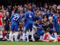 Jesse Derry z Chelsea sa natiahol po znepokojujúcej kolízii pri prvom štarte Blues Jesse Derry z Chelsea sa natiahol po znepokojujúcej kolízii pri prvom štarte Blues