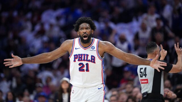 Joel Embiid naznačuje, že v zápase play-off 3 favorizoval Knicks
