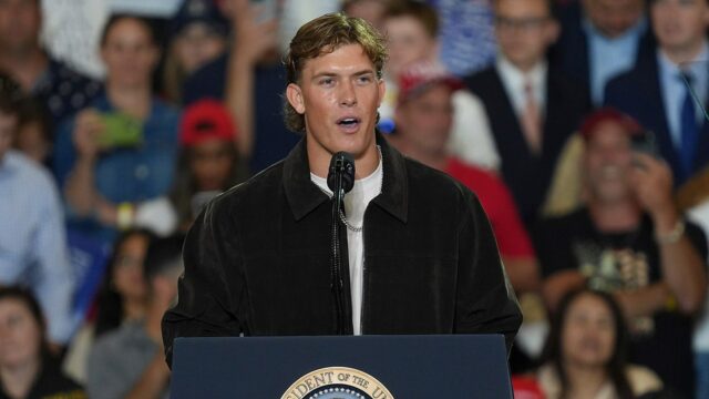 John Harbaugh pravdepodobne nebude kritizovať Jaxsona Darta za vystúpenie na mítingu Trumpa
