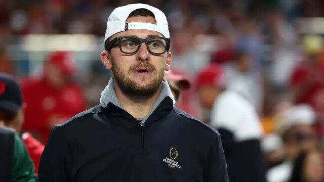 Johnny Manziel porazil Boba Meneryho v debute MMA na podujatí Johnny Manziel porazil Boba Meneryho v debute MMA na podujatí Brand Risk