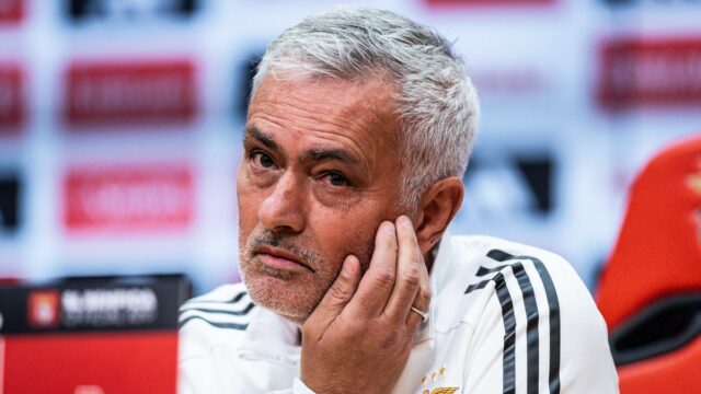 Jose Mourinho, hlavný tréner SL Benfica, hovorí počas tlačovej konferencie 