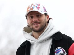 Josh Allen prekvapuje deti zo školy Buffalo na prestávke vo virálnom momente Josh Allen prekvapuje deti zo školy Buffalo na prestávke vo virálnom momente