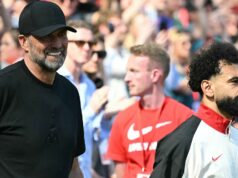 Jurgen Klopp predpovedal problémy s Mo Salahom, keď Arne Slot zrušil tvrdenie Liverpoolu Nemecký manažér Liverpoolu Jurgen Klopp (L) odchádza s egyptským útočníkom Liverpoolu #11 Mohamedom Salahom (C) pred výkopom zápasu anglickej Premier League medzi Liverpoolom a Wolverhampton Wanderers na Anfielde v Liverpoole v severozápadnom Anglicku 19. mája 2024.