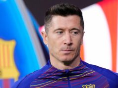 Jurgen Klopp zablokoval postup Man Utd pre Roberta Lewandowského po telefonáte od šéfa Poľský útočník Dortmundu Robert Lewandowski (vľavo) oslavuje s hlavným trénerom Dortmundu Jurgenom Kloppom po druhom štvrťfinále Ligy majstrov UEFA vo futbalovom zápase Borussia Dortmund vs Malaga CF v Dortmunde na západe Nemecka 9. apríla 2013. Dortmund vyhral zápas o semifinále 3:2 na zápasy.