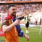 Kapitán Hull City Lewie Coyle venoval play-off svojho tímu triumfu svojho zosnulého otca