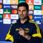 Mikel Arteta, hlavný tréner Arsenal FC, sa zúčastňuje na tlačovej konferencii pred ich finálovým zápasom Ligy majstrov UEFA s PSG.