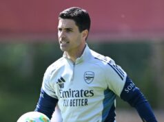 Keď sa Mikel Arteta obráti na dôveryhodného spojenca, Arsenal „spúšťa revíziu do krízy zranení“. Tréner Arsenalu Mikel Arteta počas tréningu