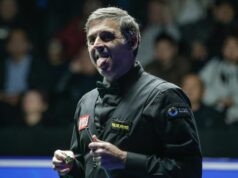 Kedy hrá Ronnie O’Sullivan na majstrovstvách sveta seniorov v snookeri? Ronnie O'Sullivan z Anglicka kriedou napíše tágo v zápase semifinálového kola proti Wu Yize z Číny v deň 6 World Open Snooker 2026 v Yushan Sports Center