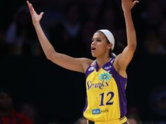 Kelsey Plum získava 28 bodov, ale Sparks stráca na Tempo Kelsey Plum získava 28 bodov, ale Sparks stráca na Tempo