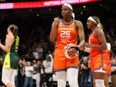 Kennedy Burke zdvihol Sun cez Storm a získal prvé víťazstvo Kennedy Burke č. 25 z Connecticut Sun reaguje po tom, čo porazil skóre Seattle Storm WNBA