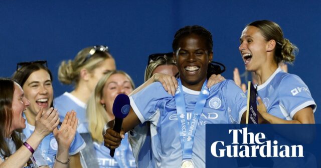 Khadija Shaw šokovane otočila a podpísala rekordnú zmluvu o zotrvaní Khadija Shaw šokovane otočila a podpísala rekordnú zmluvu o zotrvaní v Manchestri City | Ženy Manchester City