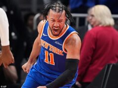 Knicks DESTROY Hawks v historickej demolácii play-off NBA po tom, čo prekonal najväčší polčasový náskok v histórii New York Knicks zaútočili na rekordné víťazstvo v play-off NBA nad Atlantou Hawks