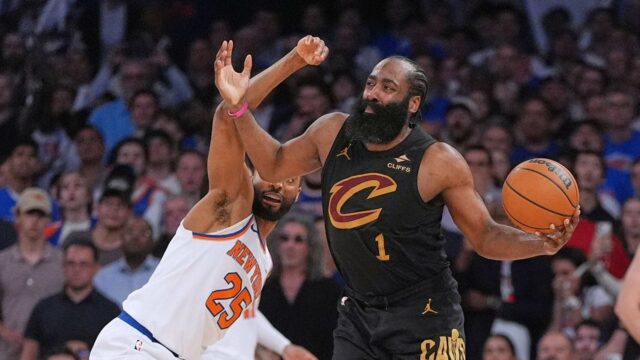 Knicks omráči Cavs v hre 1, keď sa James Harden dostane pod paľbu
