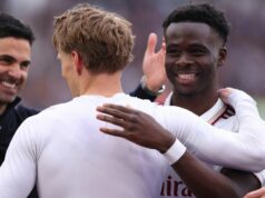 Konečný počet bodov Arsenalu v Premier League sa predpovedal po neskorej dráme VAR v Man City Bukayo Saka, Martin Odegaard a Mikel Arteta oslavujú víťazstvo Arsenalu 1:0 na ihrisku West Ham United