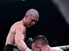 Kontroverzia marí kruté víťazstvo Nikitu Tszyu, ktorý je obvinený z jedného z najšpinavších činov v boxe Na snímke: Moment, keď Nikita Tszyu spáchal jeden z hlavných hriechov boxu tým, že v stredu večer udrel svojho súpera Oscara Diaza, keď bol na dne.