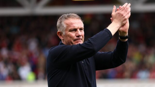 Šéf Wrexhamu Phil Parkinson tlieska