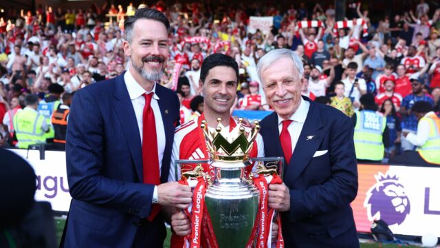 Kroenke odhaľuje letné prestupové plány po prvom zisku titulu v Premier League po 22 rokoch
