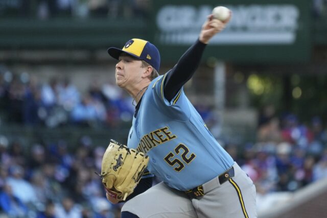 MLB: Milwaukee Brewers v Chicago Cubs