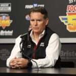 Kyle Larson a Jeff Gordon potláčajú úspech Stephena A Smitha v NASCAR