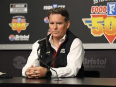 Kyle Larson a Jeff Gordon potláčajú úspech Stephena A Smitha v NASCAR Kyle Larson a Jeff Gordon potláčajú úspech Stephena A Smitha v NASCAR