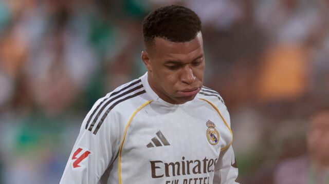 Kylian Mbappe nebude súčasťou kádra Realu Madrid proti Barcelone.