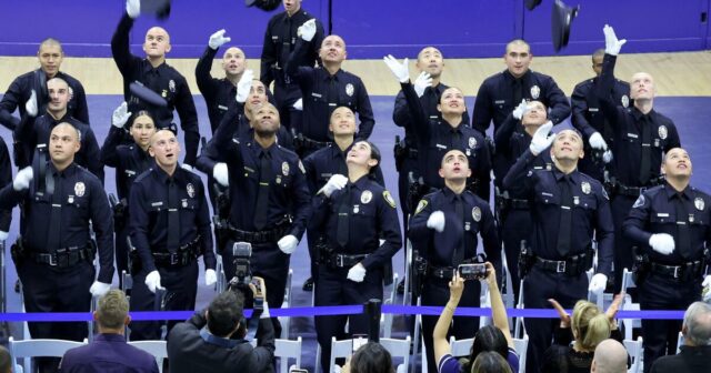 LAPD sa snaží nájsť dostatok dôstojníkov na kontrolu olympijských hier
