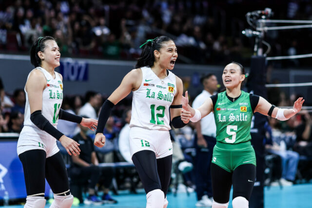 Angel Canino a La Salle Lady Spikers počas zápasu proti NU Lady Bulldogs vo finále turnaja ženského volejbalu sezóny 88 UAAP