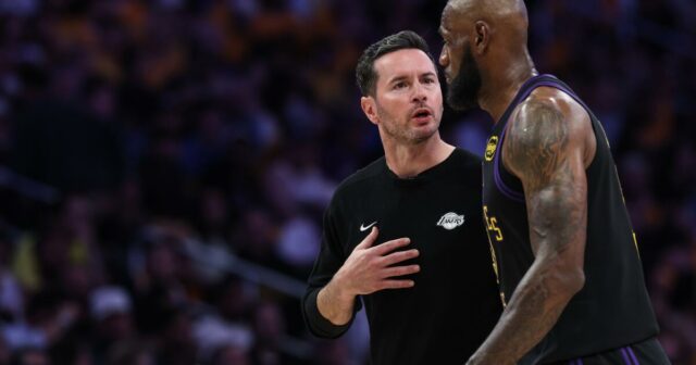 Lakers chcú, aby sa v budúcej sezóne vrátili LeBron James a Austin Reaves
