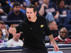 Lakers kritizujú úradovanie po prehre s Thunder v druhom zápase NBA dnes skóruje Los Angeles lakers proti Oklahoma City Thunder JJ Reddick