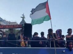 Lamine Yamal máva vlajkou Palestíny, keď Barcelona oslavuje víťazstvo v La Lige | Futbalové správy Lamine Yamal máva vlajkou Palestíny, keď Barcelona oslavuje víťazstvo v La Lige | Futbalové správy