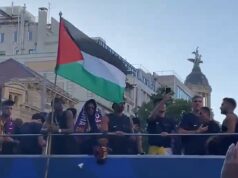 Lamine Yamal vyvesil vlajku Palestíny počas prehliadky autobusov v Barcelone Lamine Yamal vyvesil vlajku Palestíny počas prehliadky autobusov v Barcelone