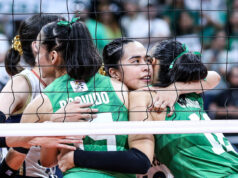 Lams Lamina opúšťa NU s vďačným srdcom napriek neúspechu Lams Lams z NU Lady Bulldogs sa objíma s Amie Provido a Angel Canino z La Salle Lady Spikers po ich finálovom dueli vo volejbale žien v sezóne 88 UAAP.