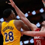 LeBron James vedie Lakers v zostave Rockets a uzatvára sériu