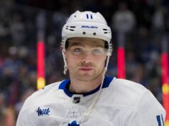 Leafs F Max Domi sa zaoberá chirurgickými „komplikáciami“ 20. januára 2024; Vancouver, Britská Kolumbia, CAN; Útočník Toronta Maple Leafs Max Domi (11) korčuľuje počas rozcvičky pred zápasom proti Vancouveru Canucks v Rogers Arene. Povinný kredit: Bob Frid-Imagn Images